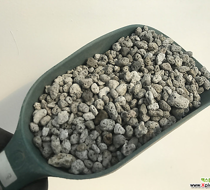 회색화산석 1L (5~10mm) (화산석/복토/화장토/천연펄라이트 역할)
