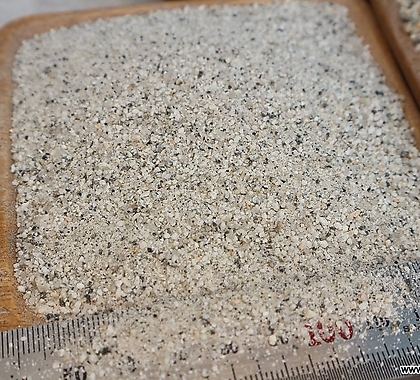 철이다육 깨끗한 강모래 3kg 강마사 복토 장식돌 부드러운원석 리톱스흙 코노흙 배합흙
