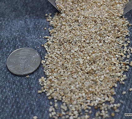 모래네 울산황금모래 2호 1kg (약1.5-2.5mm정도)