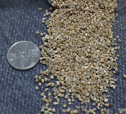 모래네 울산황금모래 3호 1kg (약2-3mm정도)