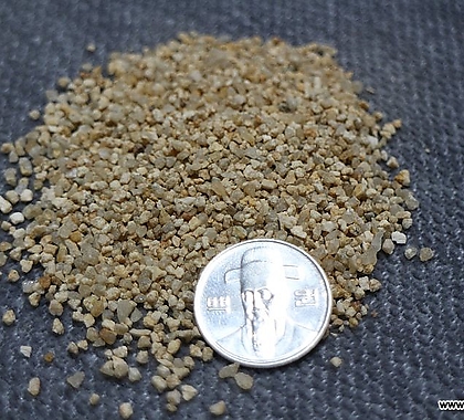 철이다육 울산황금모래 3호 1kg (약2-3mm정도)
