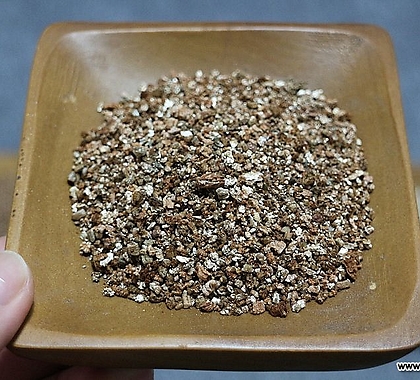 철이다육 질석 골드(약1.2-5mm정도)3L 버미큘라이트